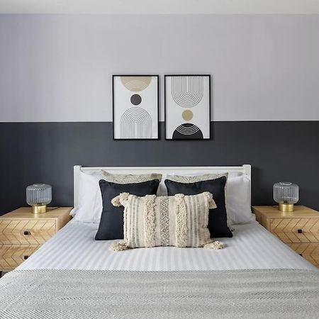 Stylish & Spacious 3 Bed Apartment With Fast Wifi, Close To Tube & Wembly Londra Esterno foto