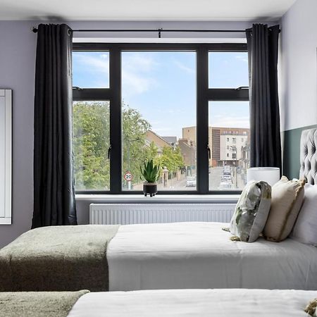 Stylish & Spacious 3 Bed Apartment With Fast Wifi, Close To Tube & Wembly Londra Esterno foto