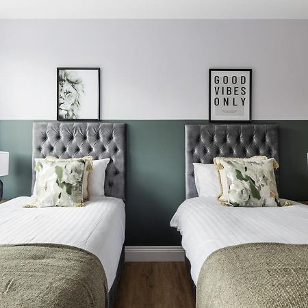 Stylish & Spacious 3 Bed Apartment With Fast Wifi, Close To Tube & Wembly Londra Esterno foto
