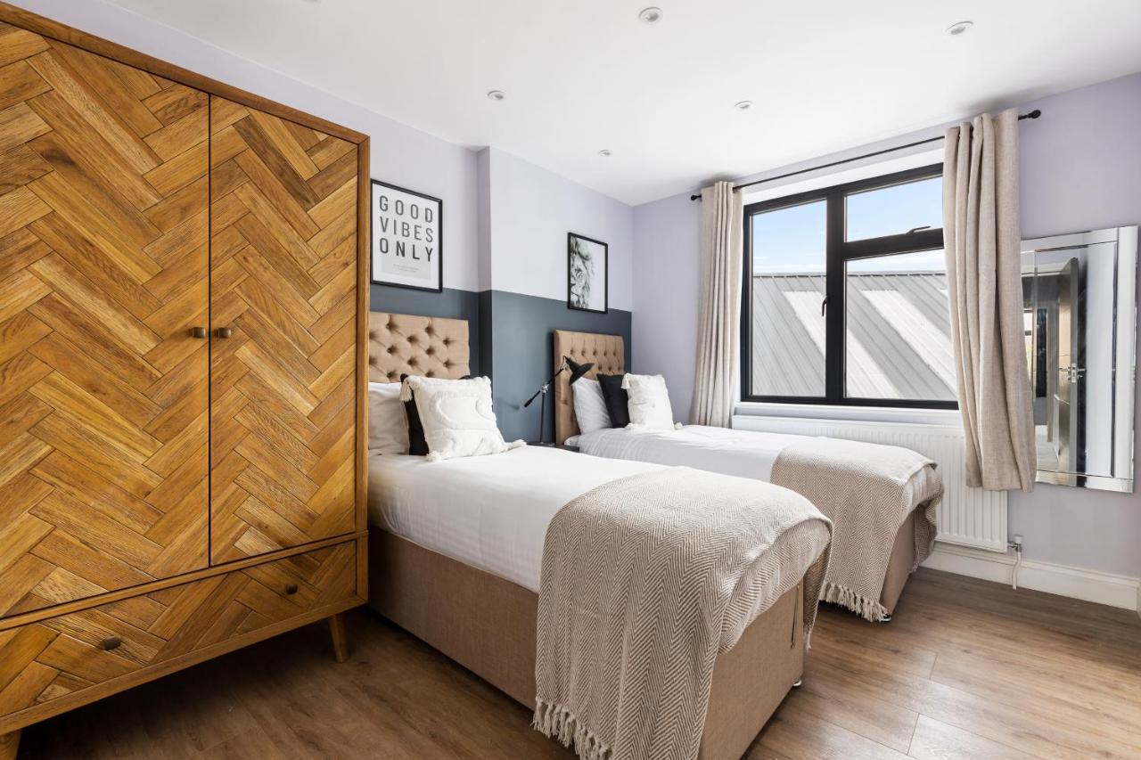 Stylish & Spacious 3 Bed Apartment With Fast Wifi, Close To Tube & Wembly Londra Esterno foto