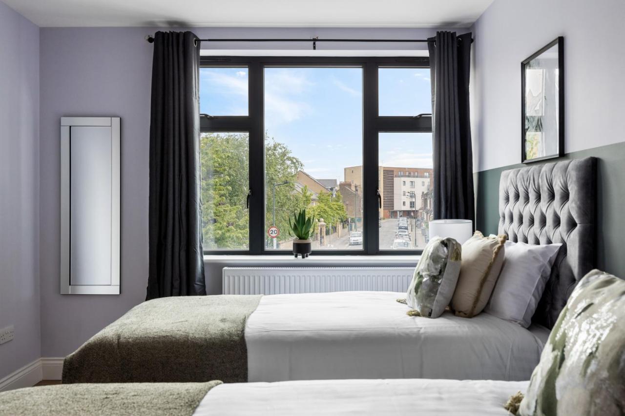 Stylish & Spacious 3 Bed Apartment With Fast Wifi, Close To Tube & Wembly Londra Esterno foto