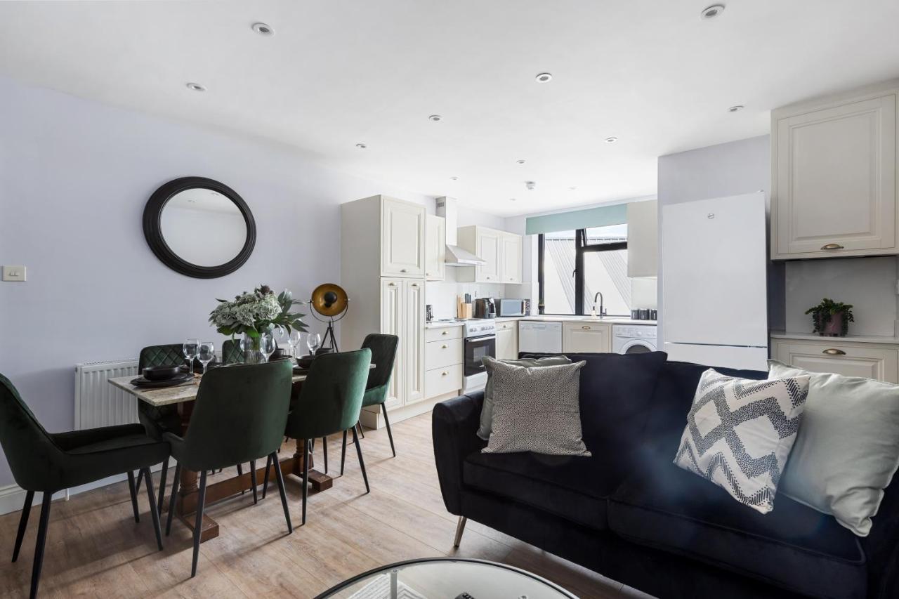 Stylish & Spacious 3 Bed Apartment With Fast Wifi, Close To Tube & Wembly Londra Esterno foto
