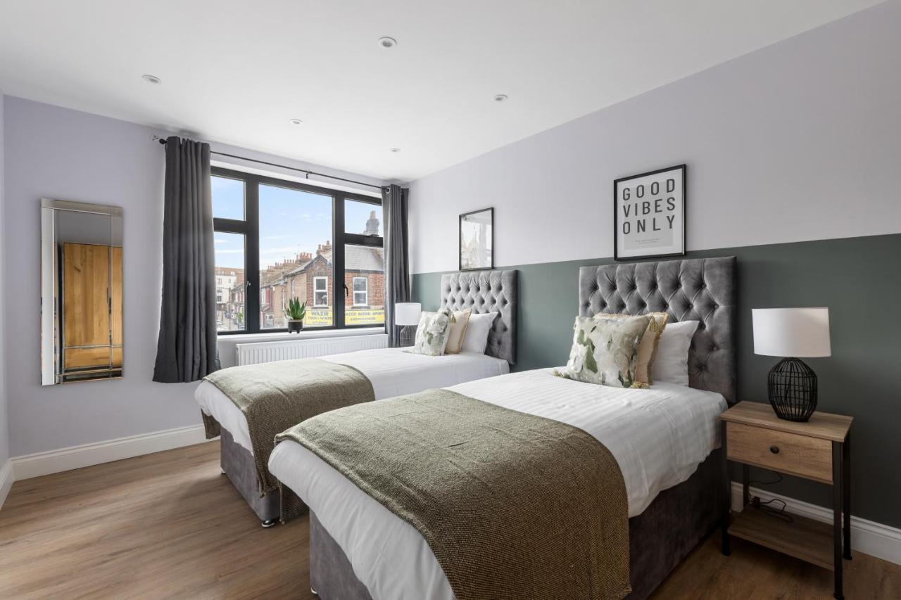 Stylish & Spacious 3 Bed Apartment With Fast Wifi, Close To Tube & Wembly Londra Esterno foto