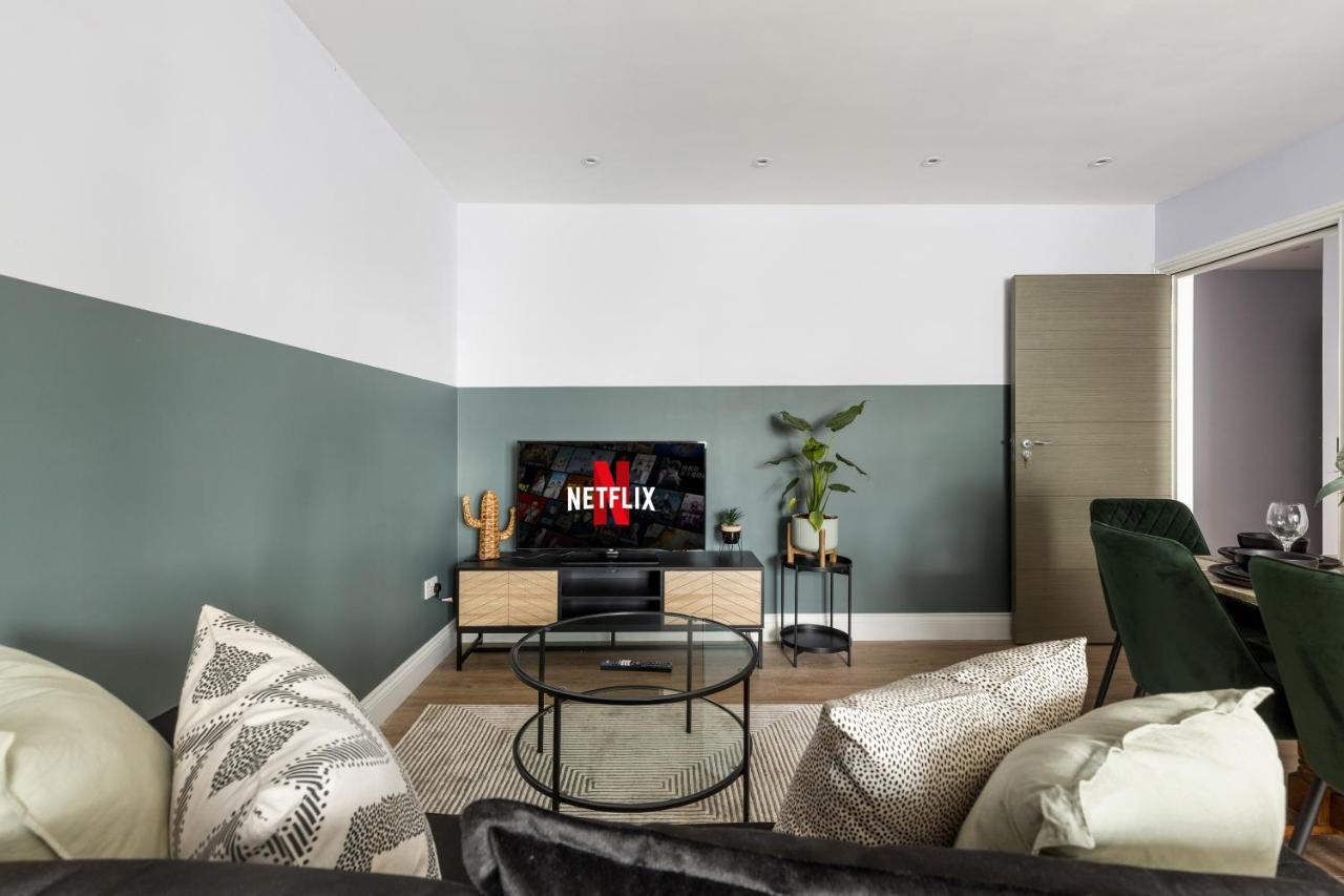 Stylish & Spacious 3 Bed Apartment With Fast Wifi, Close To Tube & Wembly Londra Esterno foto